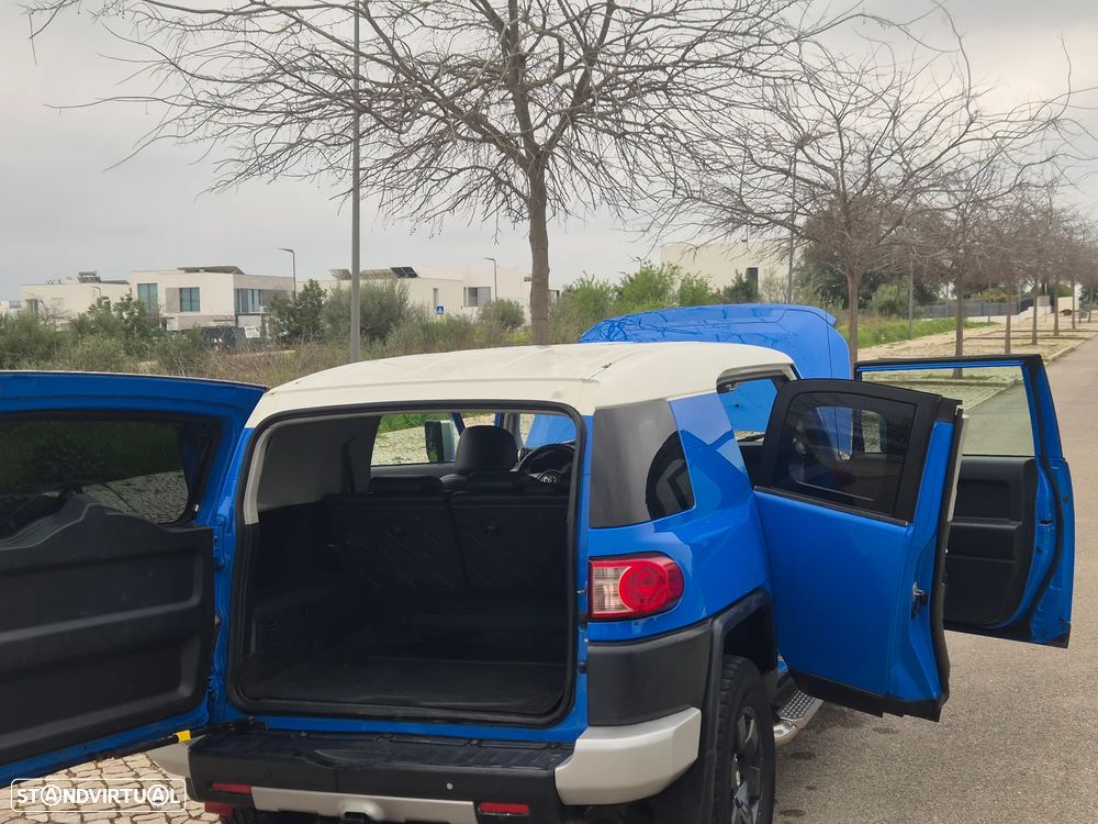 Toyota FJ Cruiser - 8