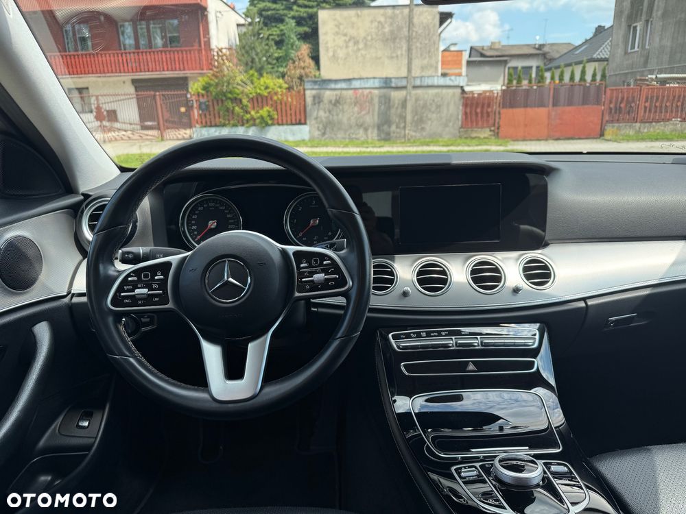Mercedes-Benz Klasa E 220 d 4-Matic 9G-TRONIC - 10