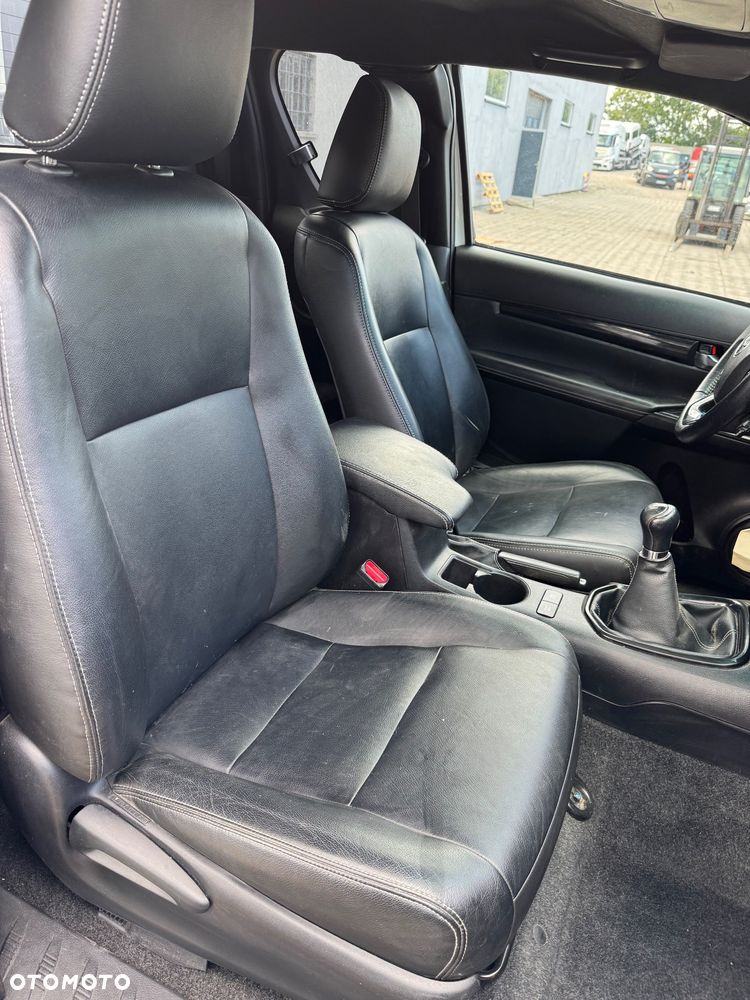 Toyota Hilux - 12