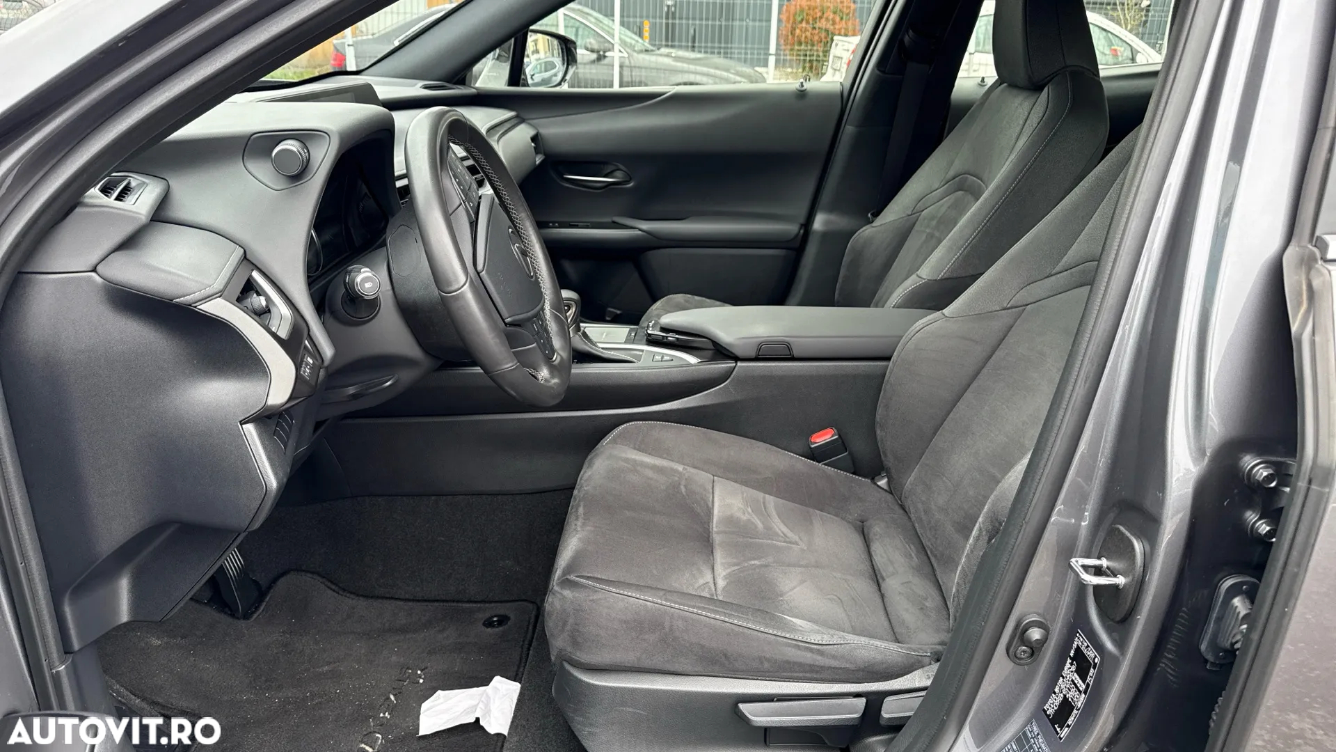 Lexus UX 250h 2.0L HEV 20H- (178 HP) 4X4 CVT Executive - 12
