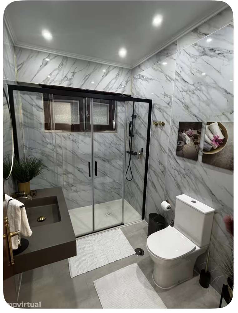 Quarto individual em edifício com mobília e utilidades - Grande imagem: 3/8