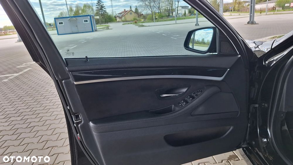 BMW Seria 5 525d xDrive Sport-Aut - 21