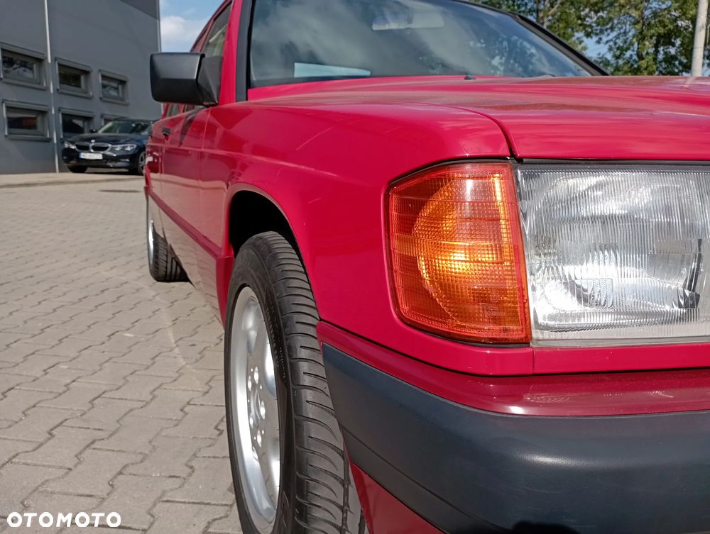 Mercedes-Benz W201 (190) - 11