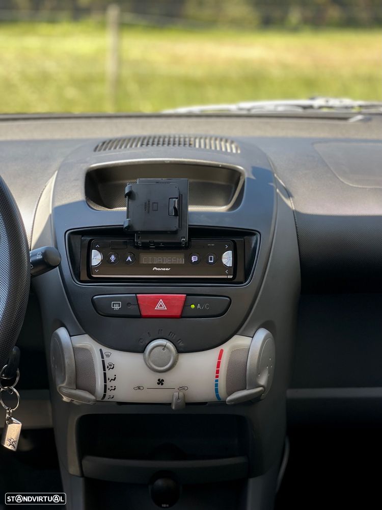 Peugeot 107 1.0 Urban - 14