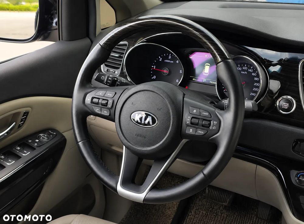 Kia Carnival - 11