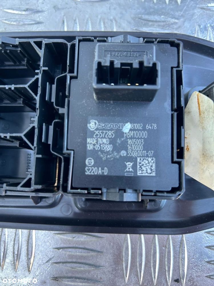 PANEL PRZEŁĄCZNIKI KONSOLA SCANIA NTG NOWY MODEL - 2