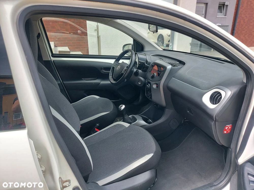 Toyota Aygo x-play - 13