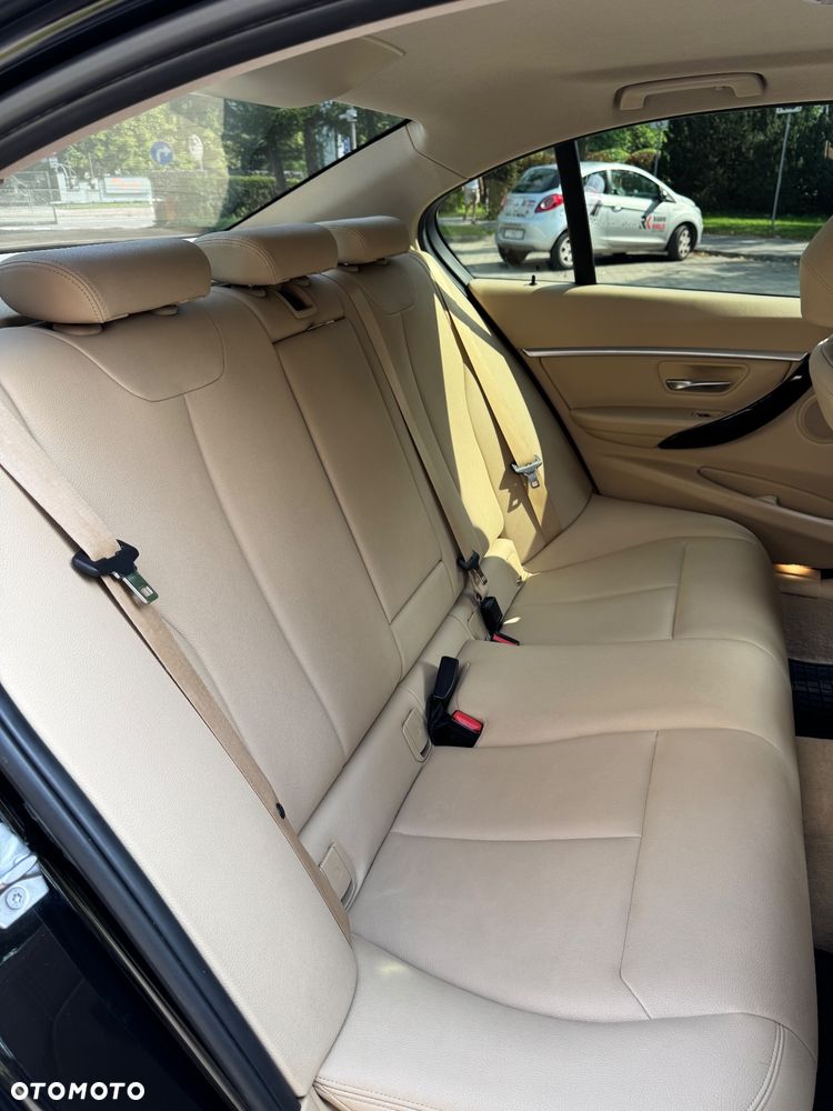 BMW Seria 3 318i - 27