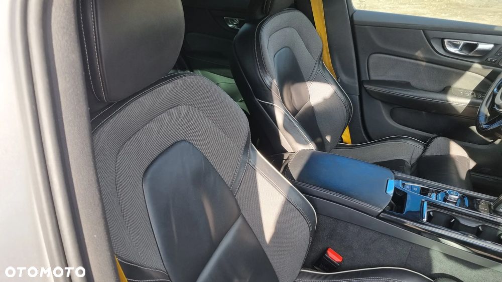 Volvo S60 T8 AWD Plug-In Hybrid Polestar Engineered - 23