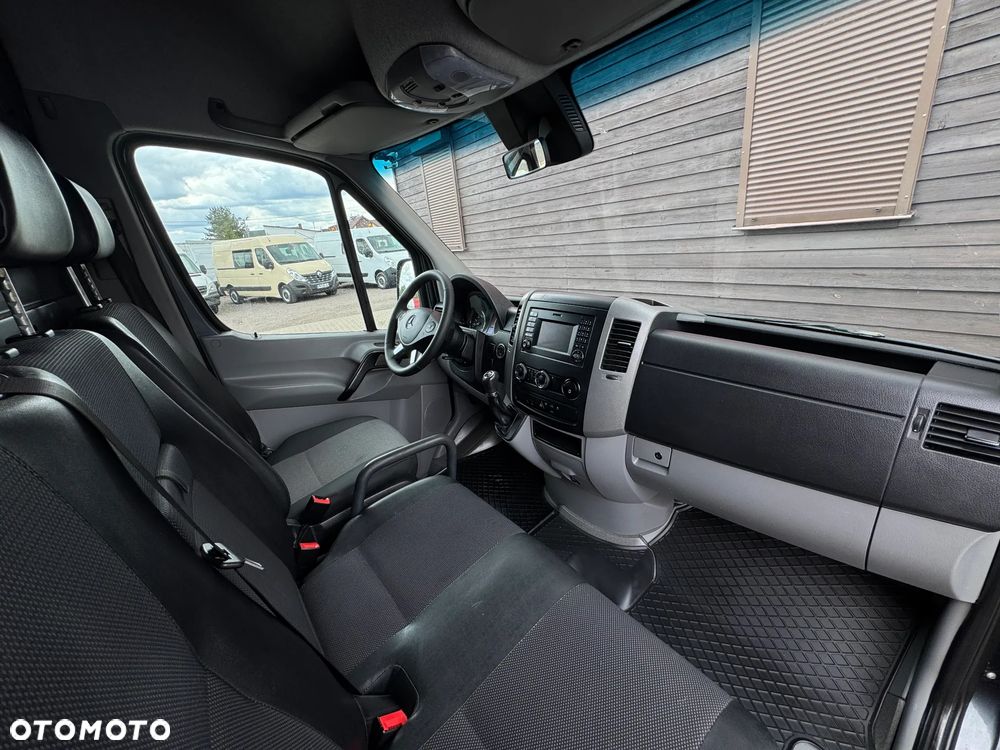 Mercedes-Benz SPRINTER 319 - 18