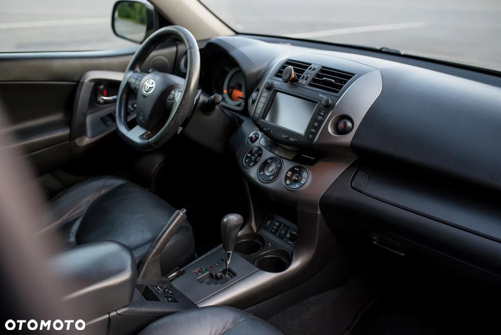 Toyota RAV4 2.2 D-CAT X - 18