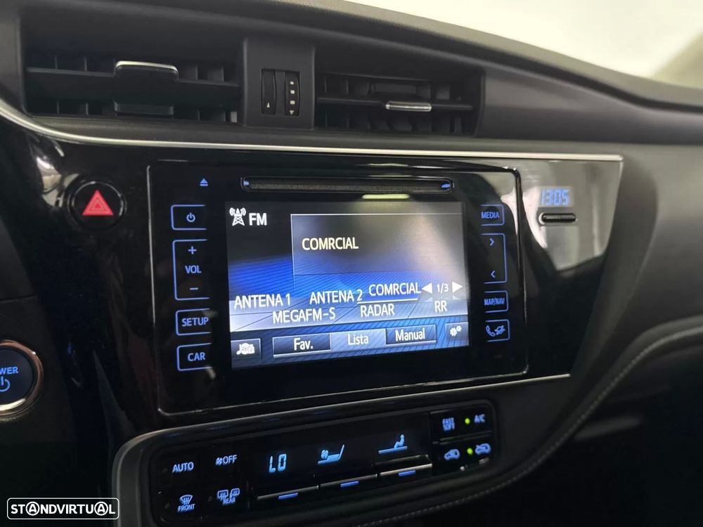 Toyota Auris Touring Sports 1.8 HSD Comfort +P.Techno+P.Sport - 27