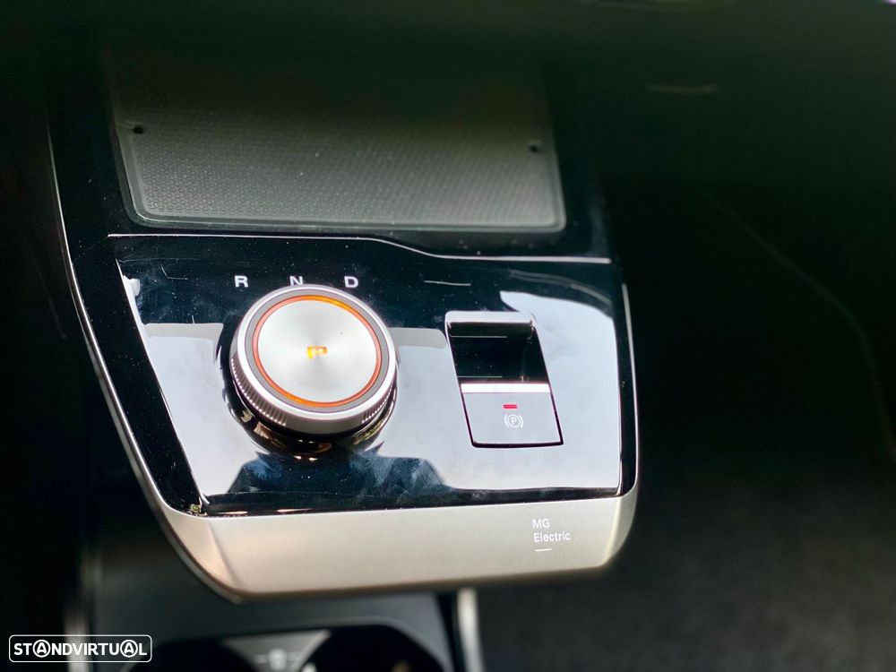 MG MG4 64 kWh Luxury - 23