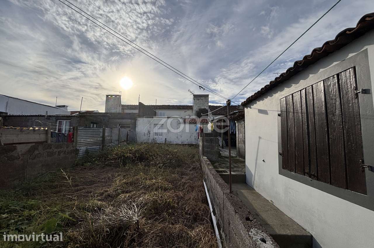 Moradia T2+1 com Quintal, Anexo e Acesso por Duas Ruas – Ponta Garç... - Grande imagem: 2/21