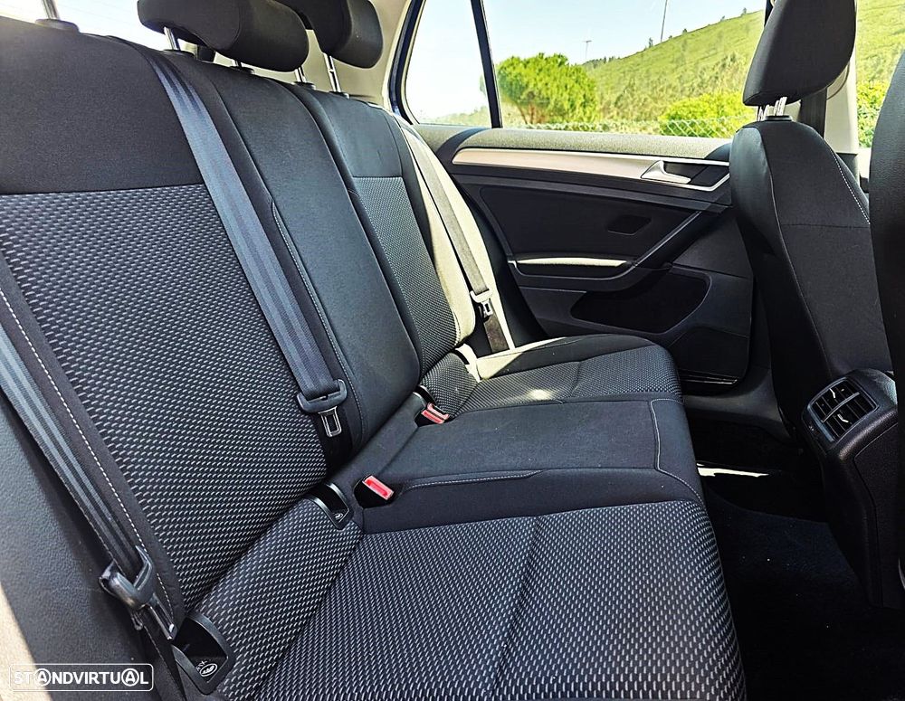 VW Golf 1.6 TDI Confortline - 12