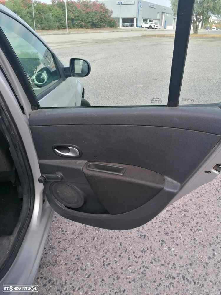 Renault Clio - 18