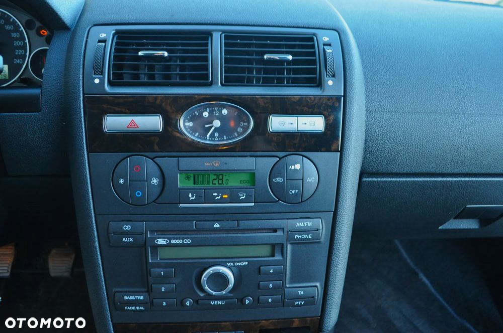 Ford Mondeo 1.8 Ghia - 16