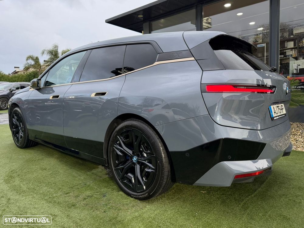 BMW iX xDrive 40 Pack Desportivo - 14