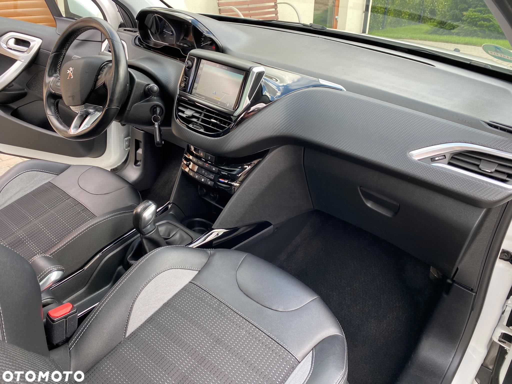 Peugeot 2008 1.2 Pure Tech Allure S&S - 26