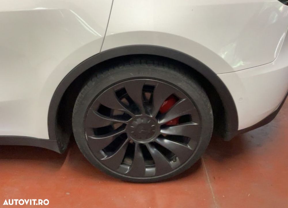 Tesla Model Y - 7