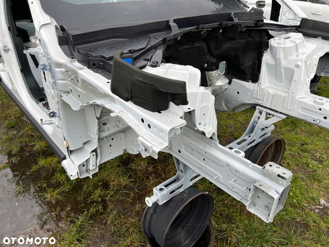 Range Rover Velar ćwiartka podłużnica prawy prawa - 1