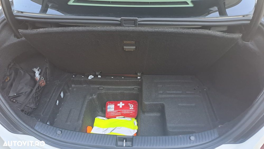 Mercedes-Benz C 220 CDI DPF Automatik BlueEFFICIENCY Avantgarde - 27