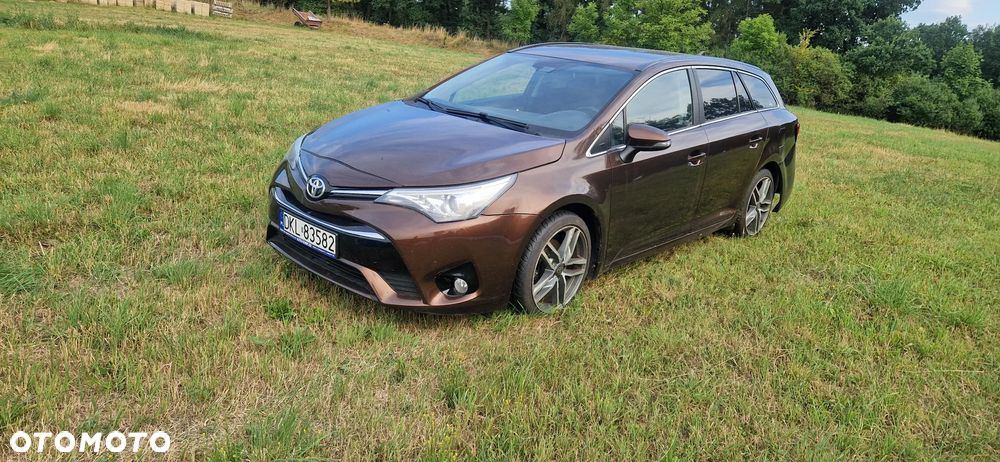 Toyota Avensis 1.6 D-4D Premium - 1