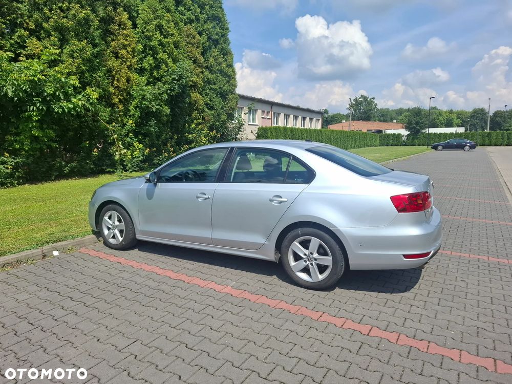 Volkswagen Jetta 1.6 TDI Comfortline - 2