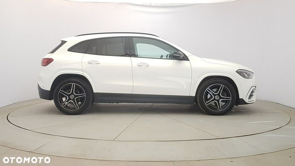 Mercedes-Benz GLA - 8
