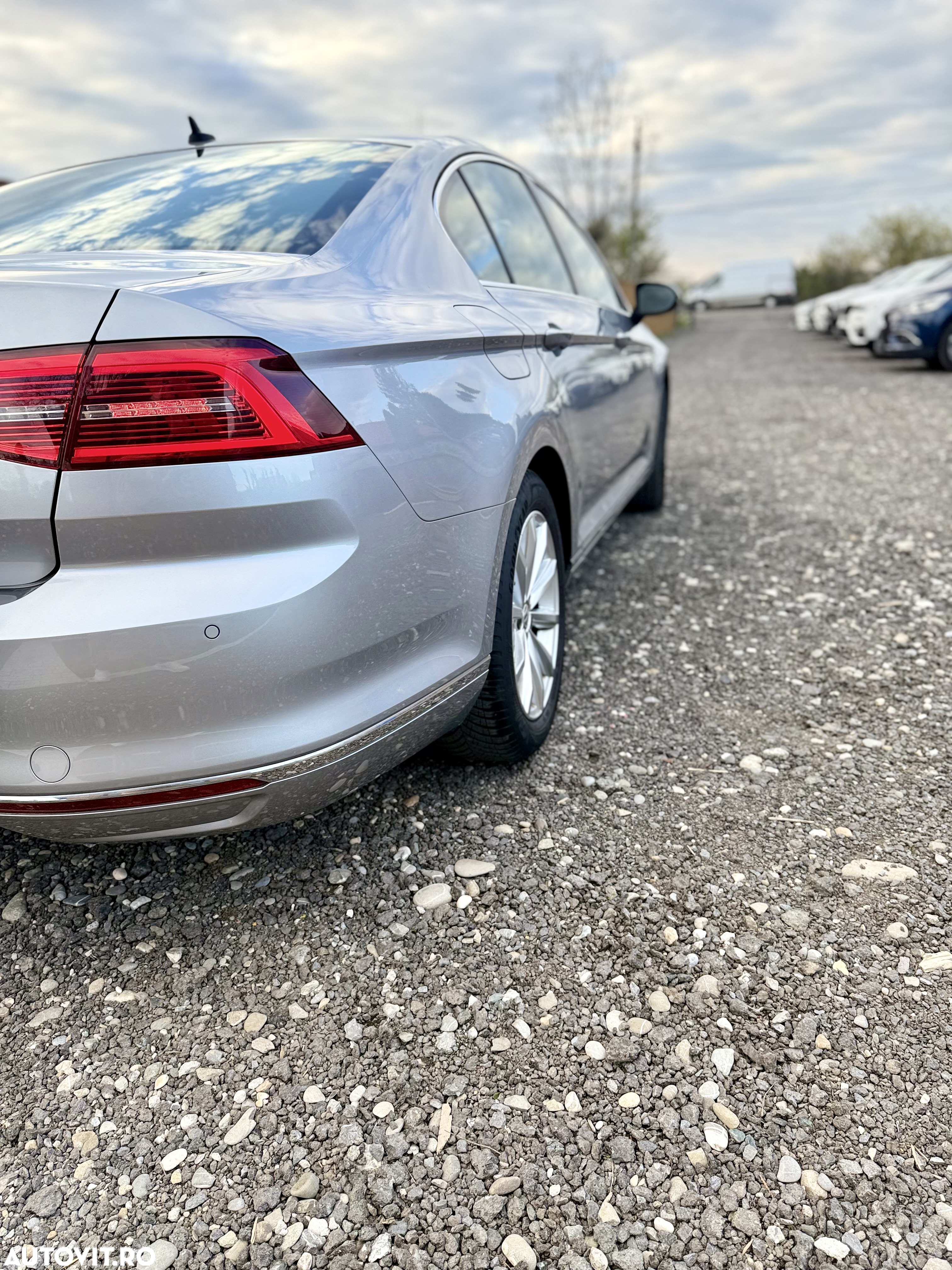 Volkswagen Passat 1.6 TDI DSG Comfortline - 8