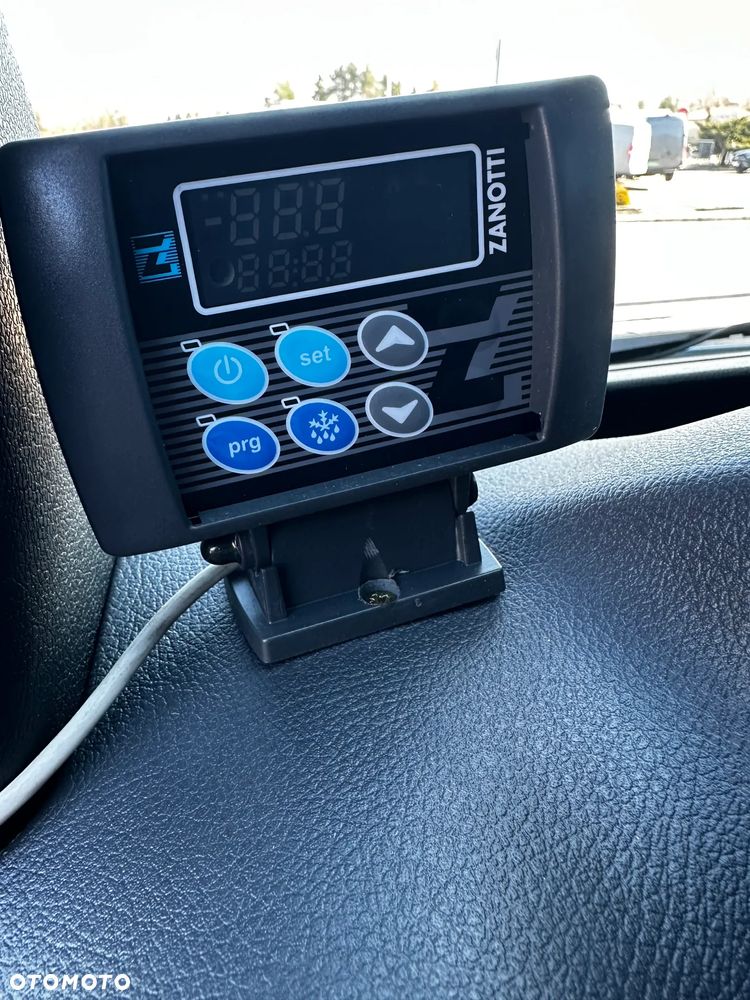 Mercedes-Benz Sprinter - 14