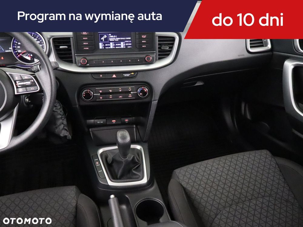 Kia Ceed - 10