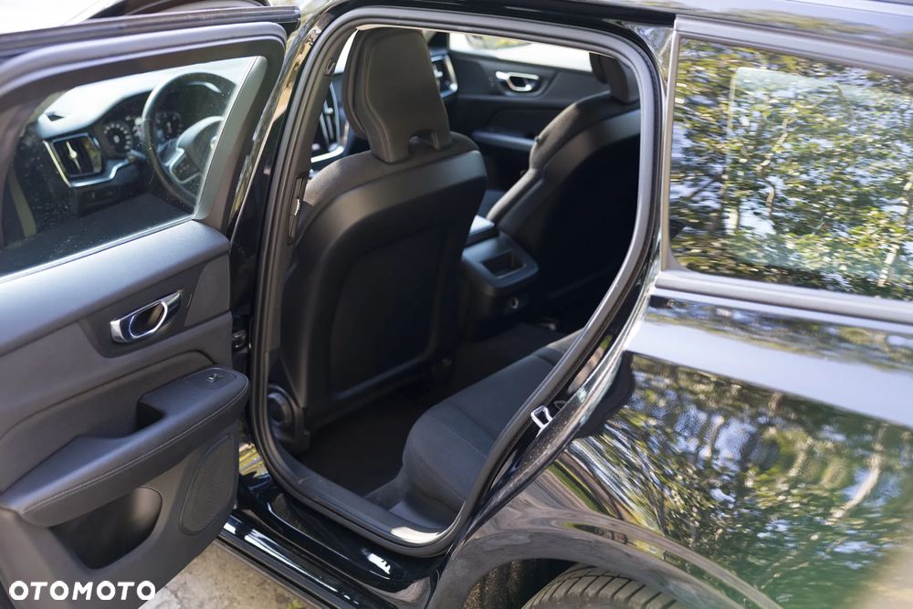 Volvo V60 D4 Momentum Pro - 11