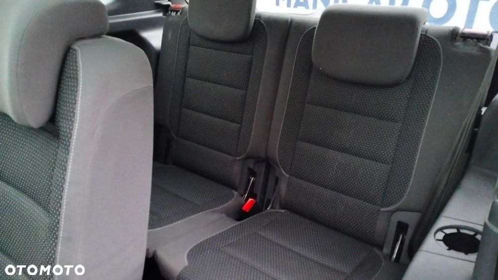 Volkswagen Touran 1.6 TDI DPF BlueMotion Technology STYLE - 28