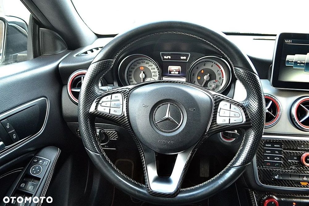 Mercedes-Benz CLA 200 Peak Edition - 16