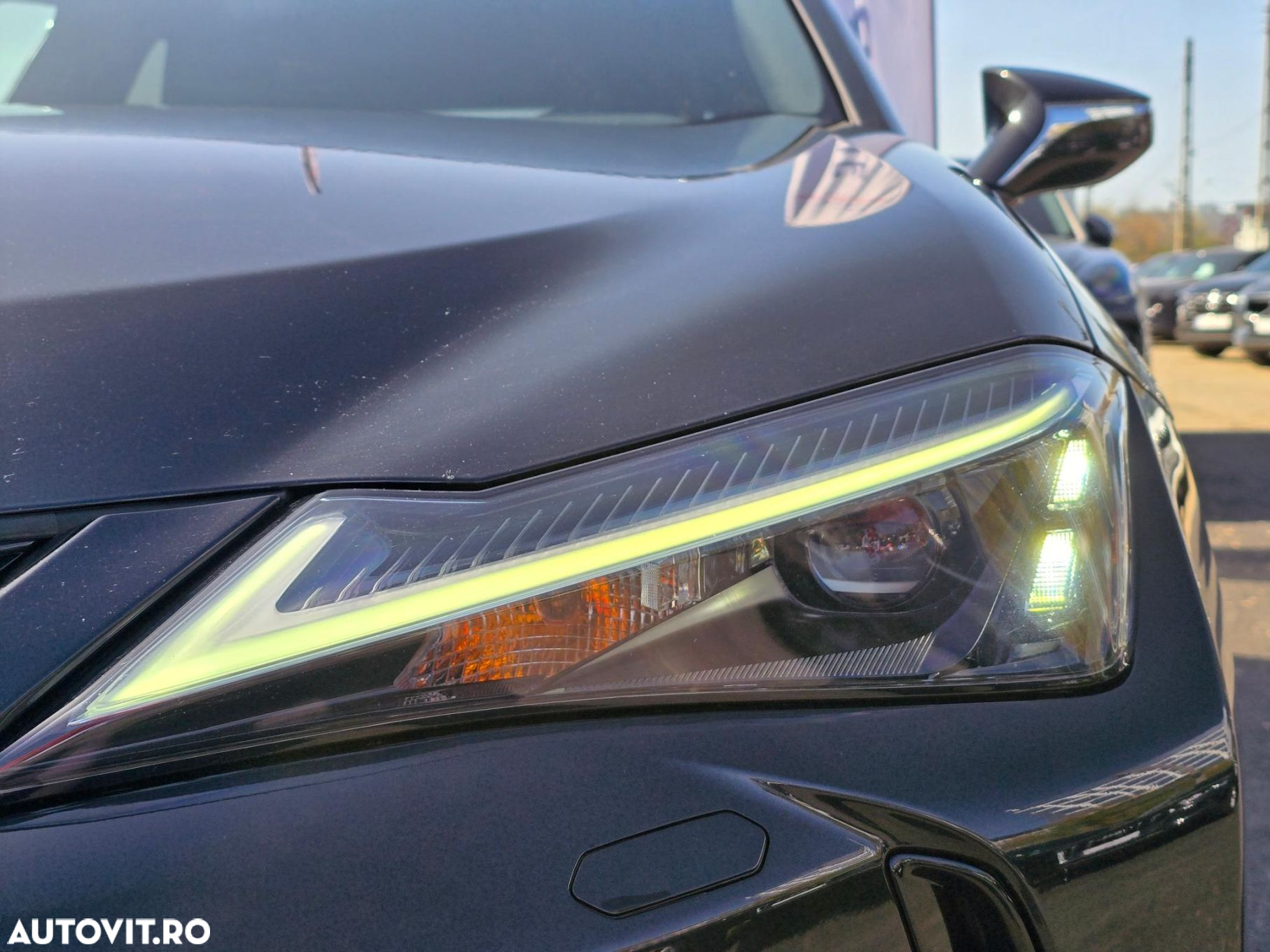 Lexus UX 250h 2.0L HEV 20H- (178 HP) 4X2 CVT Executive - 34