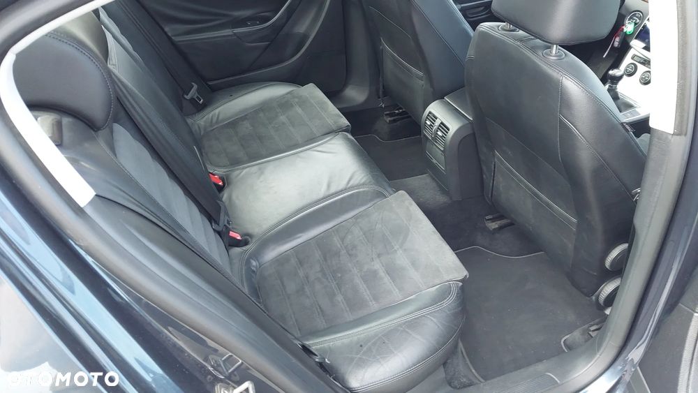 Volkswagen Passat 2.0 TSI Individual - 11