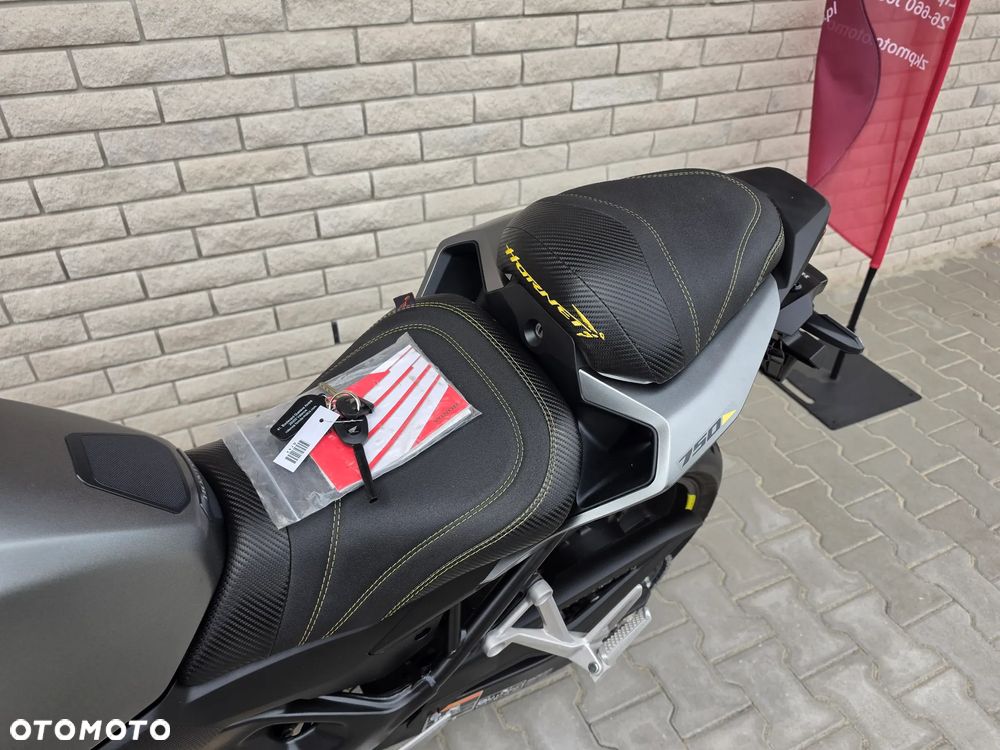 Honda Hornet - 24