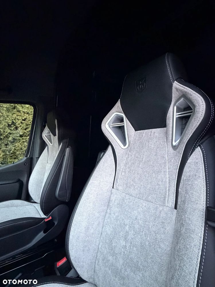 Mercedes-Benz Sprinter - 24