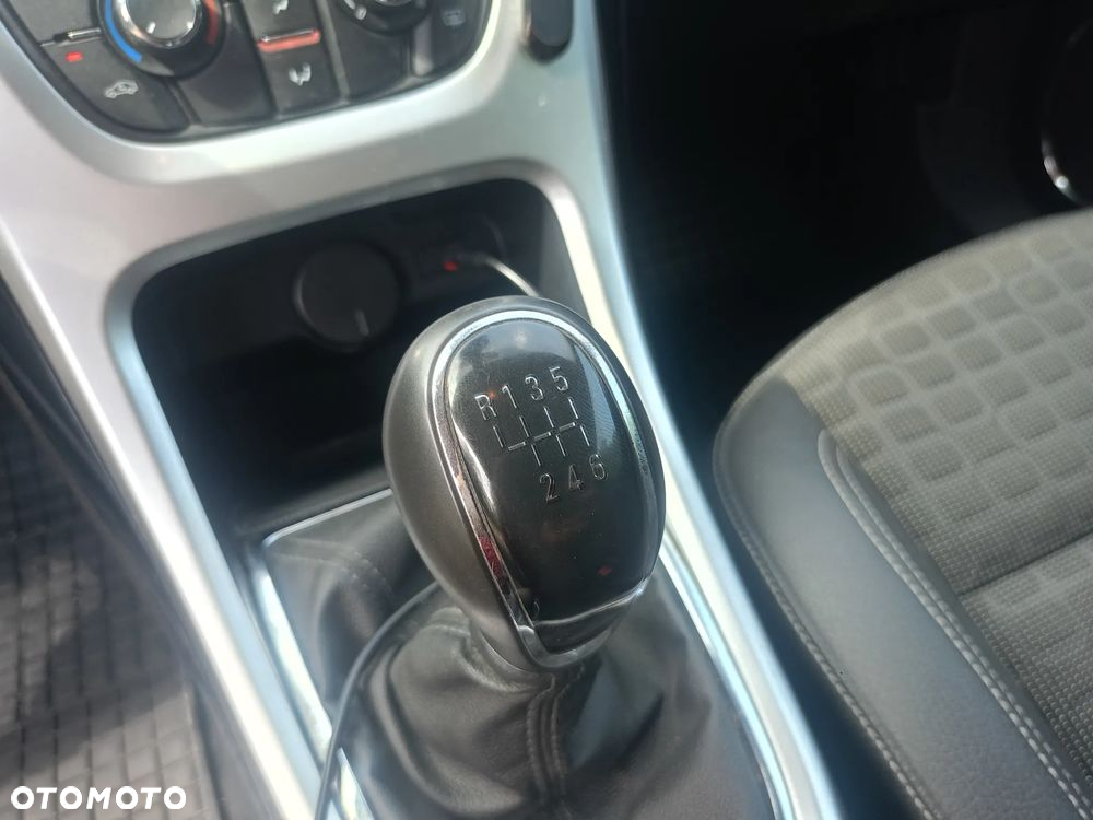 Opel Astra IV GTC 1.4 T Sport - 16