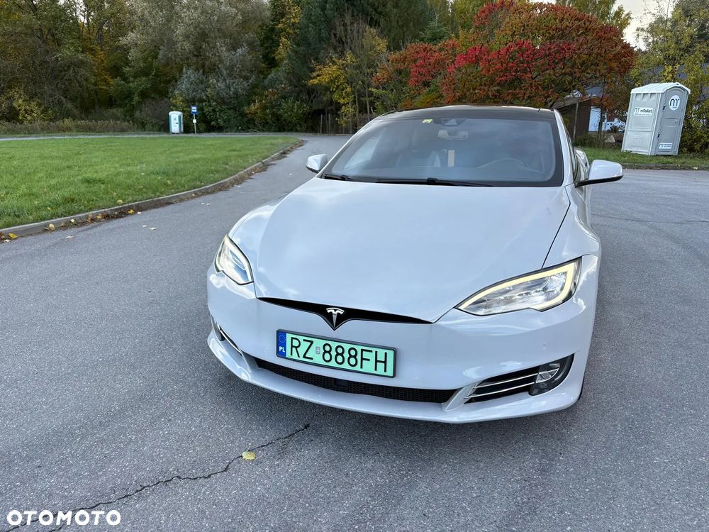 Tesla Model S D Performance - 2