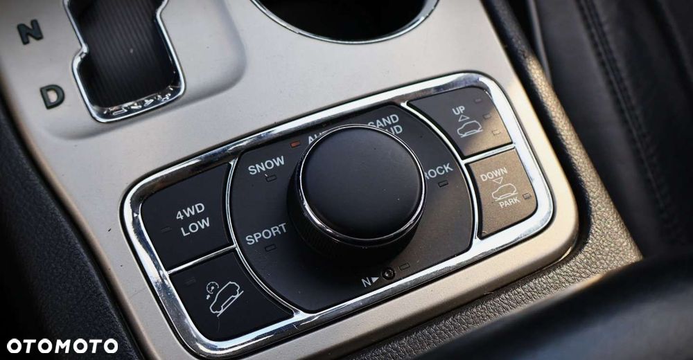 Jeep Grand Cherokee - 31