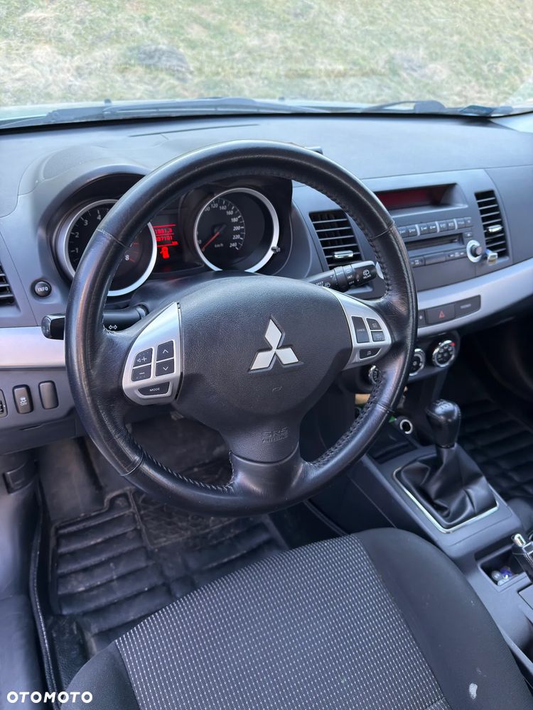 Mitsubishi Lancer 1.8 Invite - 6