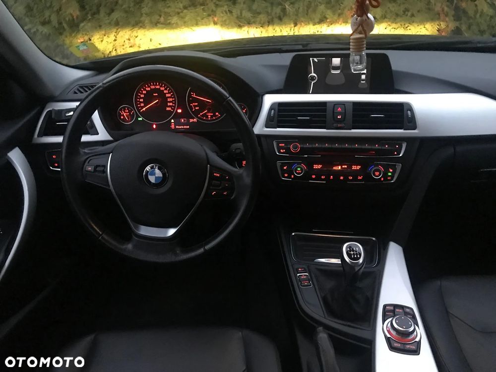 BMW Seria 3 320d - 19