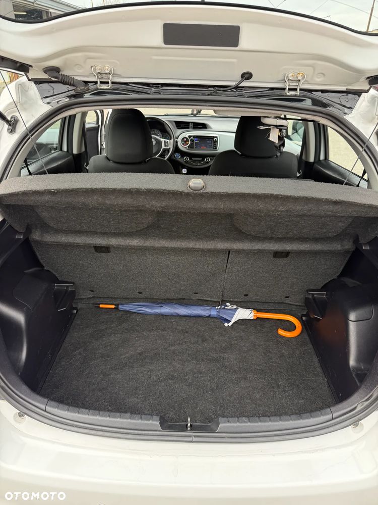 Toyota Yaris Hybrid 100 Sol - 6