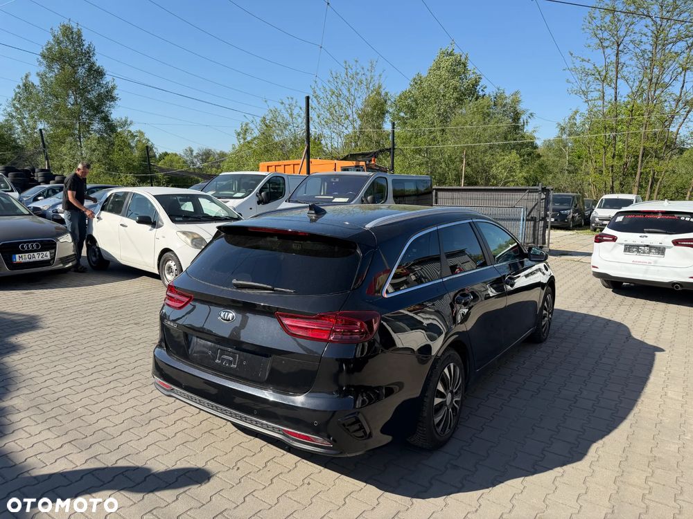 Kia Ceed 1.4 L - 5
