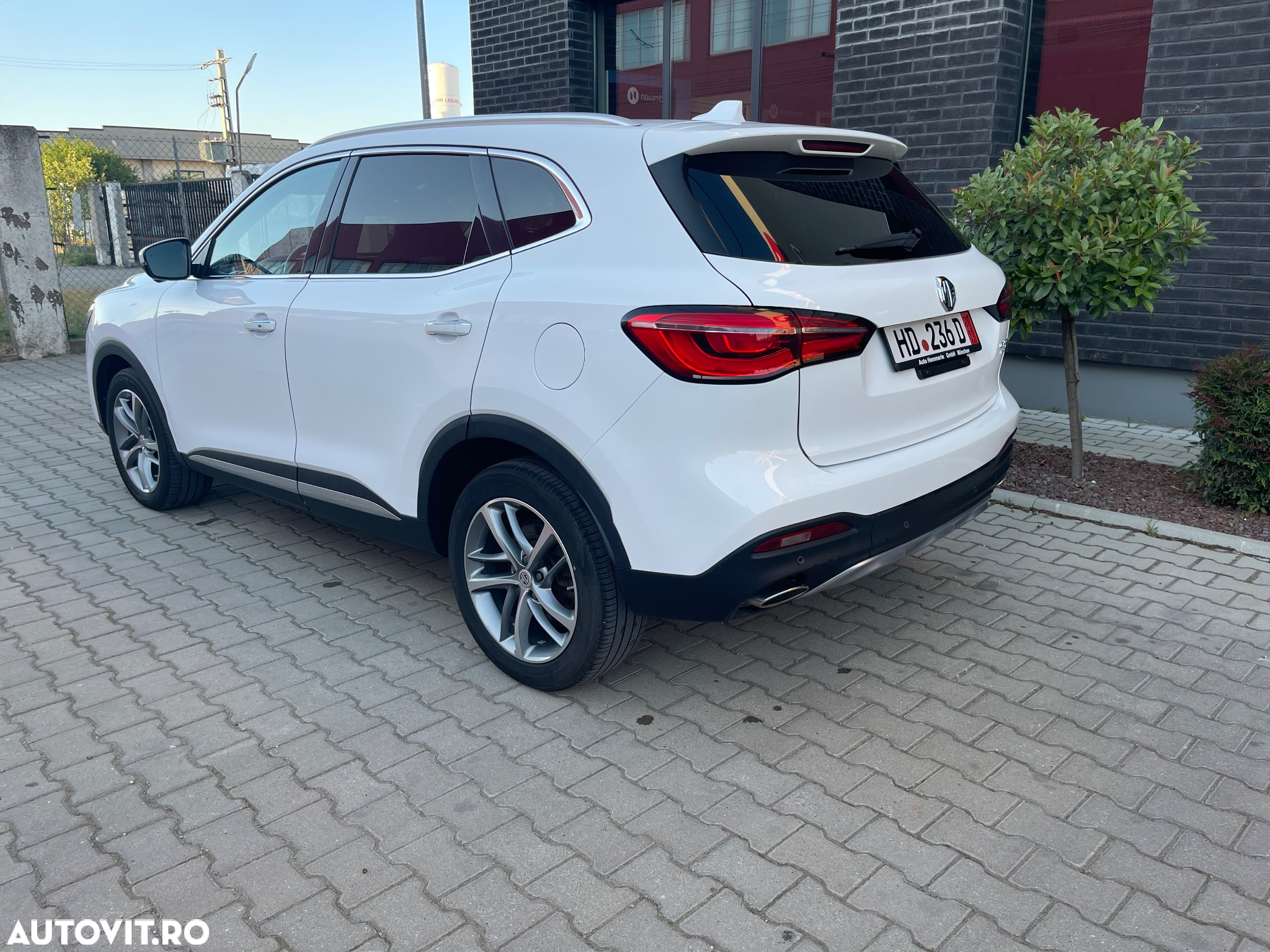 MG EHS 1.5T-GDI PHEV Luxury - 16