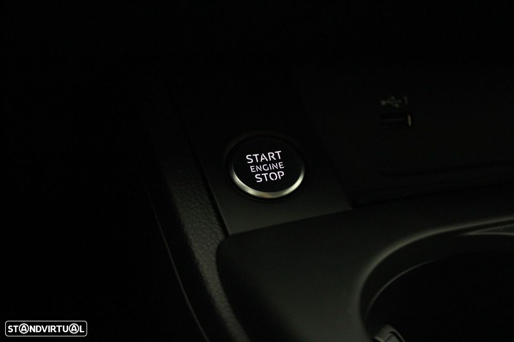 Audi A4 Avant 30 TDI S tronic — fotografia 22