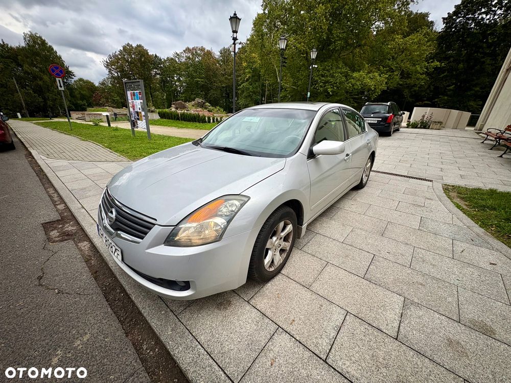 Nissan Altima - 5