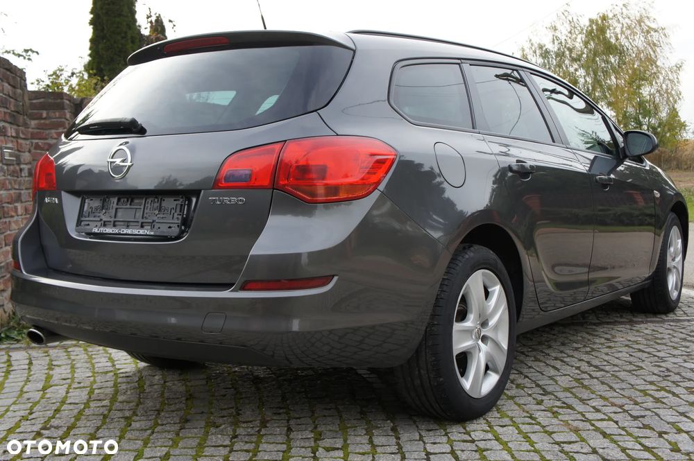 Opel Astra 2011 photo 4